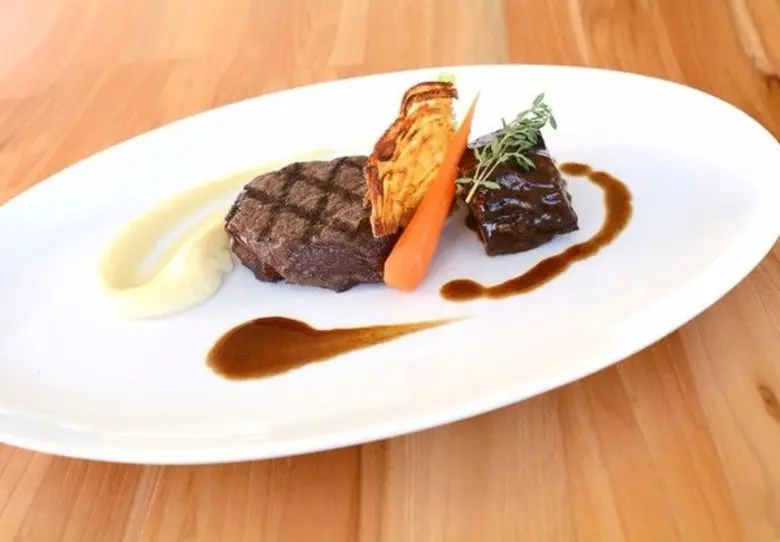 ห้องอาหารแฮมิลตันส์ สเต็กเฮ้าส์ โรงแรมดุส...