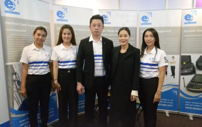 นายไรวินท์ เลขวรนันท์ (คนกลาง) ประธานเจ้า...