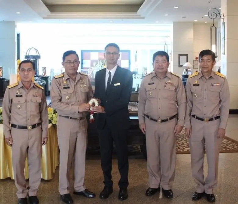 นายจิระพงษ์ สังข์ทอง ผู้จัดการฝ่ายห้องพัก...