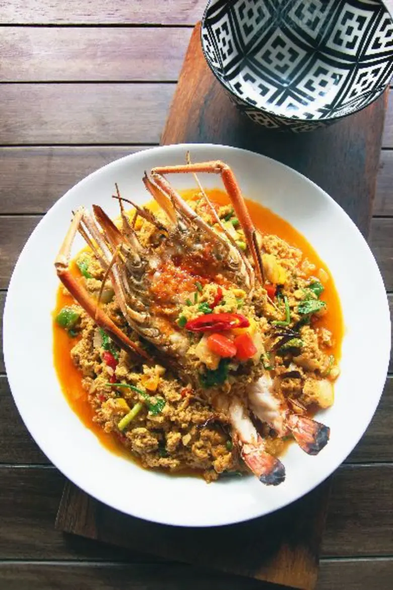 กุ้งแม่น้ำหมี่กรอบ กุ้งแม่น้ำซอสมะขาม กุ้...