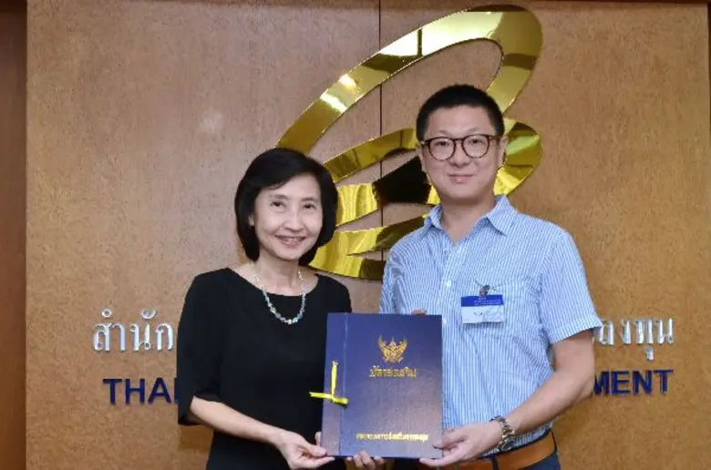 นางหิรัญญา สุจินัย เลขาธิการคณะกรรมการส่ง...