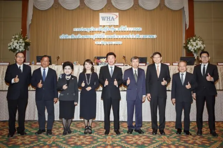 นายแพทย์สมยศ อนันตประยูร ( กลาง ) ประธานก...