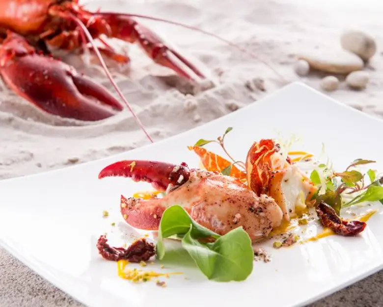 ห้องอาหาร อัพ แอนด์ อะบัฟ (Up & Above Res...