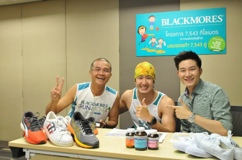 ไลฟ์สดประมูลรองเท้าเพื่อน้องที่ขาดแคลน