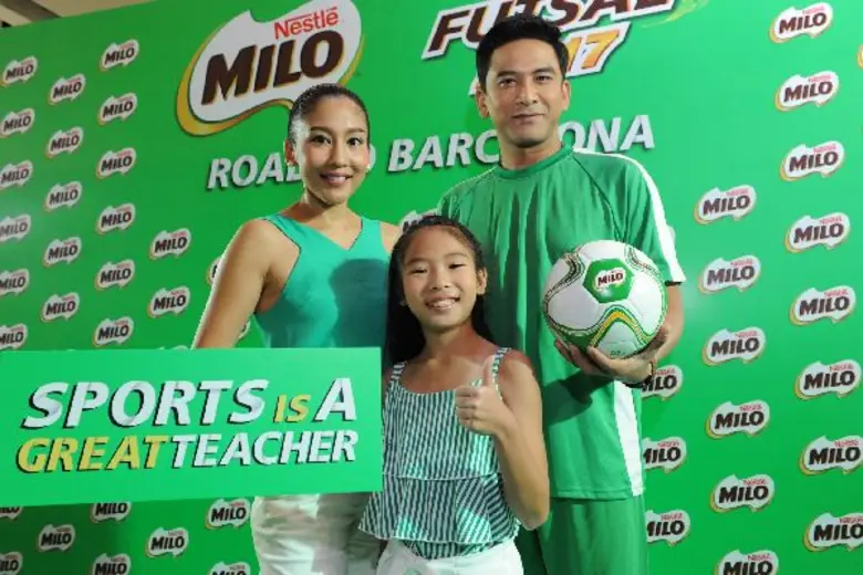 ป๋อ ณัฐวุฒิ โชว์ฝีแข้ง สร้างแรงบันดาลใจ เฟ้นหาเจ้าหนูนักเตะไปบาร์เซโลน่า งาน “ไมโล ฟุตซอล 2017”