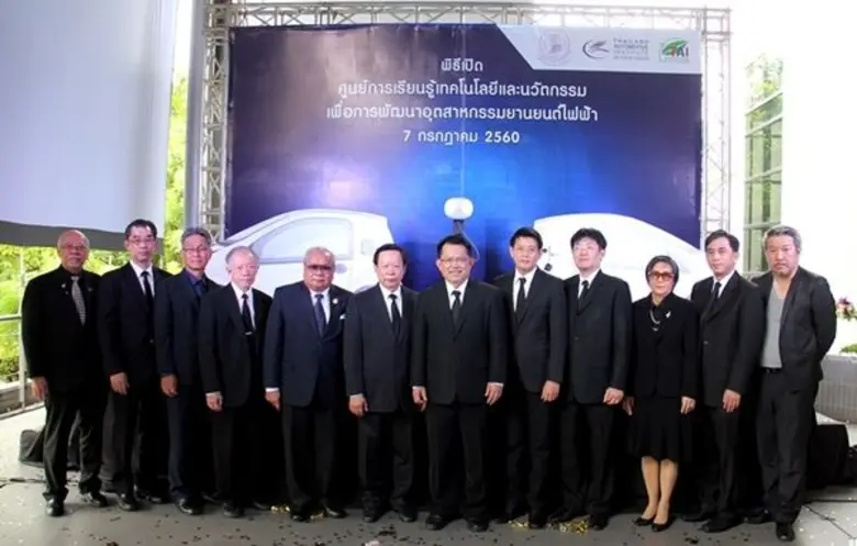 ดร.สมชาย หาญหิรัญ ปลัดกระทรวงอุตสาหกรรมให...