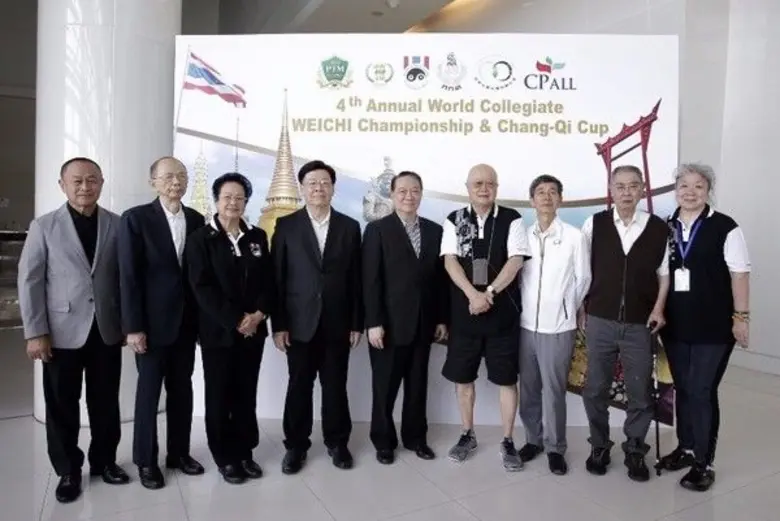 นายก่อศักดิ์ ไชยรัศมีศักดิ์ (กลาง) นายกสม...