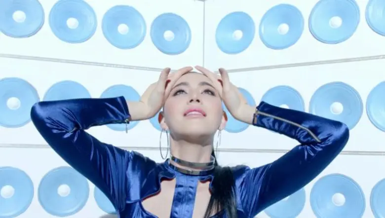 ใหม่ ดาวิกา แท็กทีมลอรีเอะ ร้อง-เต้นยับในเพลง “บล็อคละค่ะ”