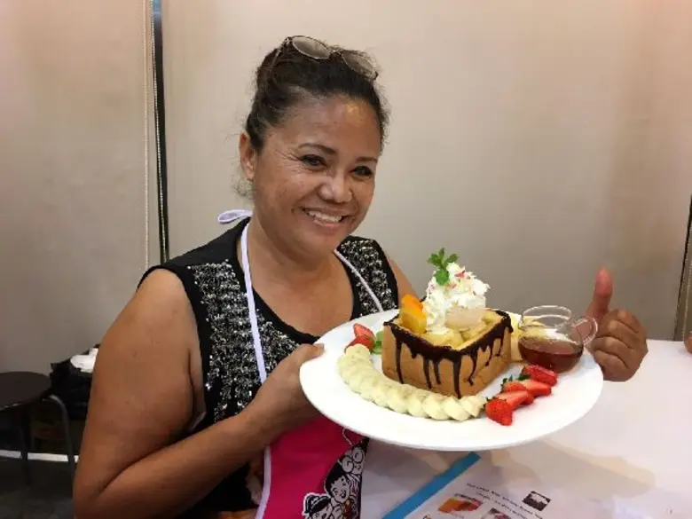 หมอลำสู้ชีวิต เดือนเพ็ญ อำนวยพร อาร์สยาม  เปิดร้านขายกาแฟ เดือนเพ็ญนมนัว หวังเสริมรายได้ ไม่ใช่ตกอับ!!