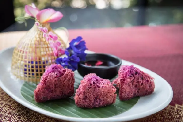 เชฟมนตรี เชฟมากประสบการณ์ประจำห้องอาหารสม...