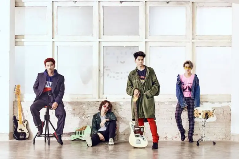 ไม่ทิ้งช่วงห่างให้แฟนเพลงต้องรอกันนาน กับ...