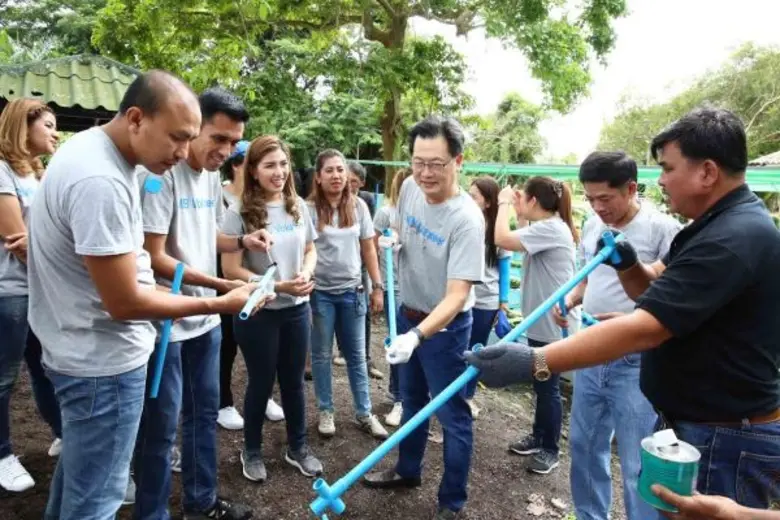 อาสาสมัครทีเอ็มบีร่วมกับชาวชุมชนท่าสะท้อน จ.สุราษฏร...