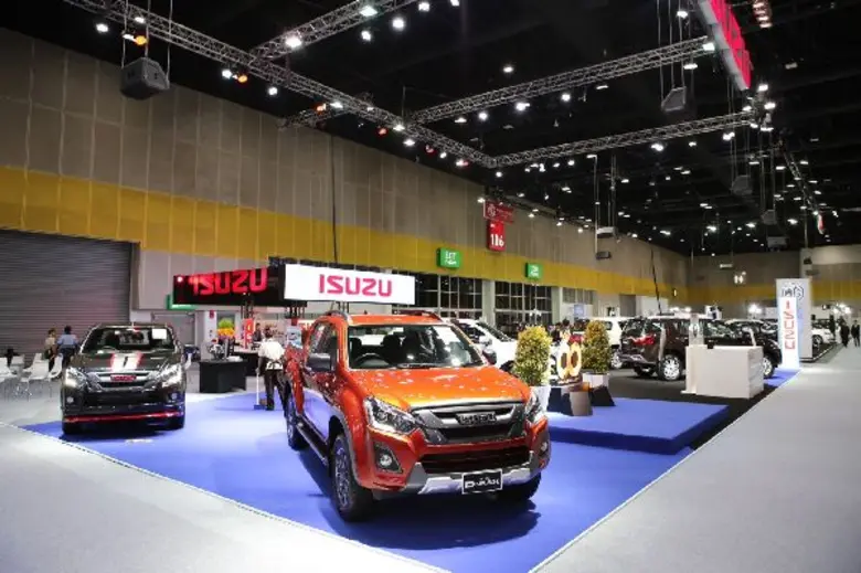 บริษัท ตรีเพชรอีซูซุเซลส์ จำกัด จัดเต็มยน...