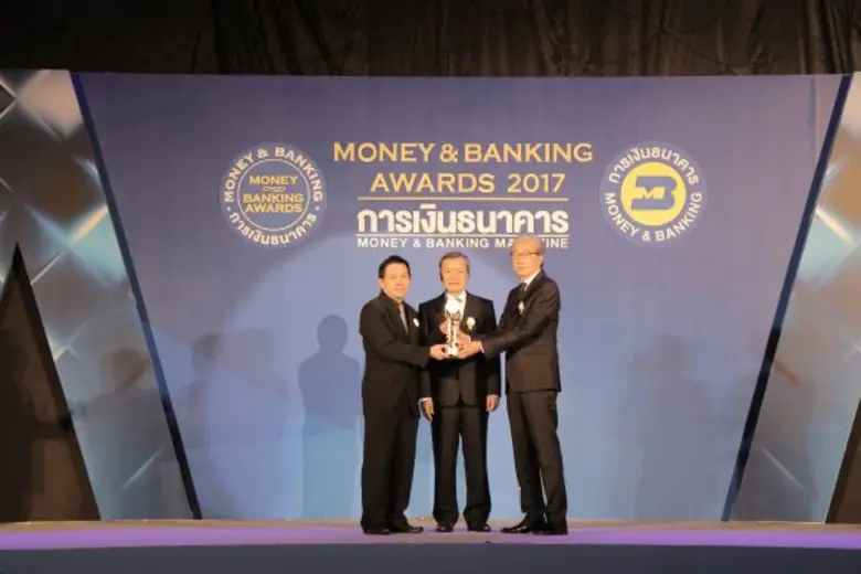 นายสมชัย สูงสว่าง (ซ้าย)กรรมการผู้จัดการ ...