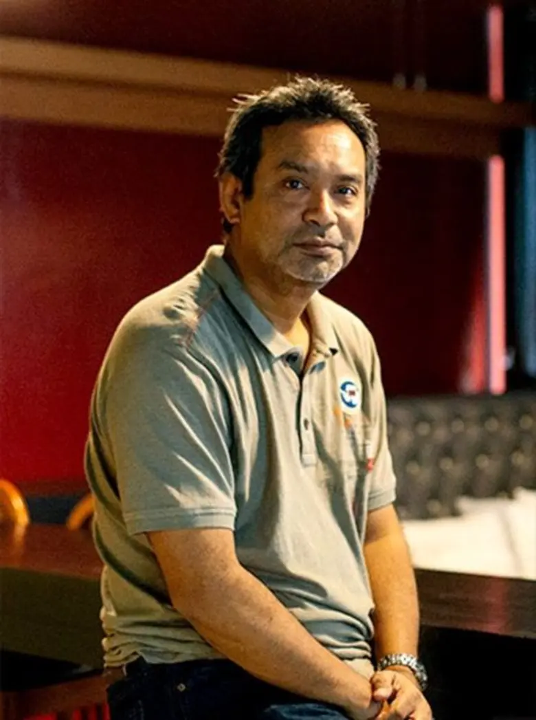 เป็นศิลปินรุ่นเก๋ามากความสามารถที่มีน้ำเส...