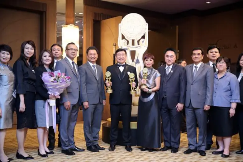 นายชาติชาย พยุหนาวีชัย ผู้อำนวยการธนาคารอ...