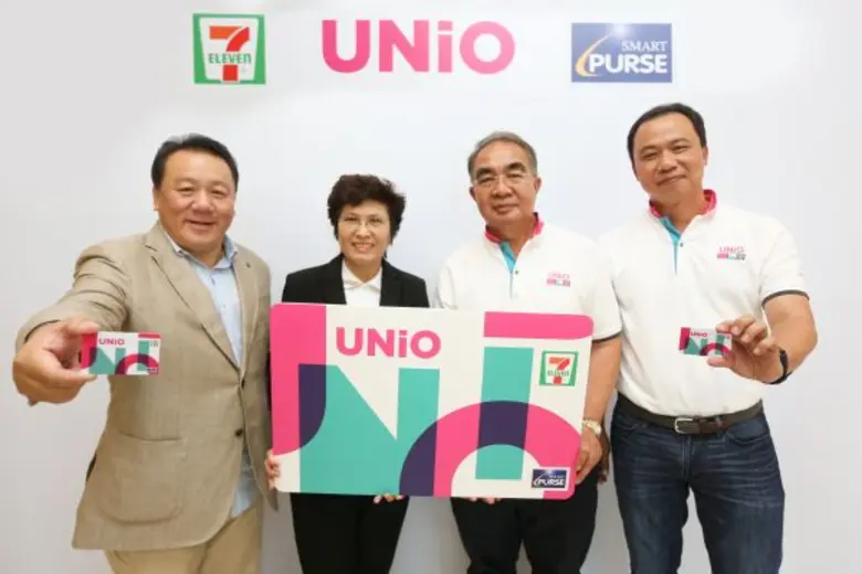 คุณจุฑา พรมชินวงศ์ (ที่ 2 จากขวา) กรรมการ...