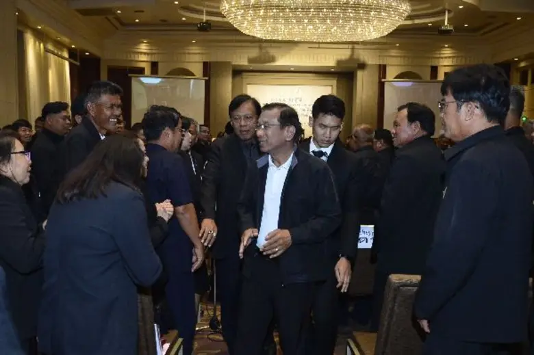 พลเอก ฉัตรชัย สาริกัลยะ รัฐมนตรีว่าการกระ...