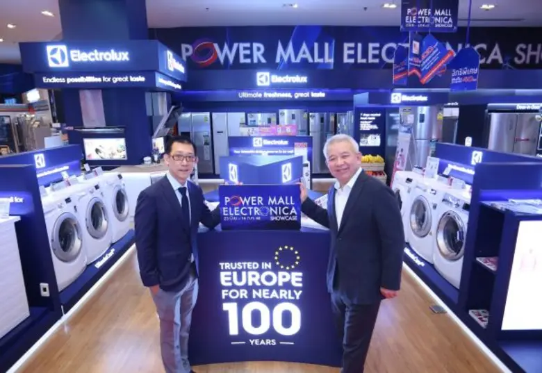 นายจักรกฤษณ์ กีรติโชคชัยกุล (ขวา) ผู้อำนวยการใหญ่อา...