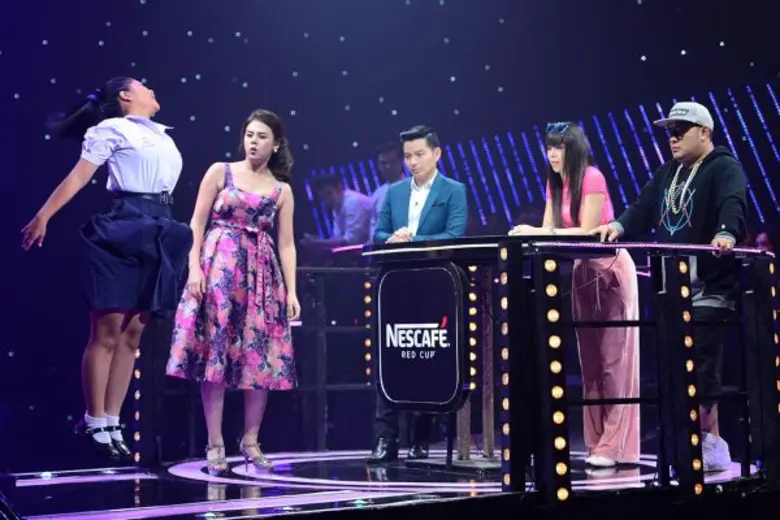 ทีวีไกด์: รายการ "ร้องแลก แจกเงิน Singer Takes It All" “เอ-วราวุธ” ผุดโปรเจ็กต์ พิเศษ "ร้องแลกแจกเงิน The Audition" เติมฝัน ผู้ใช้แรงงาน ออกออดิชั่นถึงหน้าโรงงาน 5 นิคมอุตสาหกรรม ทั่วกรุงเทพฯและปริมณฑล!!!