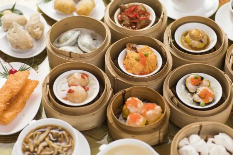 มาร่วมสร้างช่วงเวลาแห่งความสุขในวันแม่ปีนี้ กับโปรโมชั่นบุฟเฟ่ต์ที่หลากหลาย ณ โรงแรมพลาซ่า แอทธินี รอยัล เมอริเดียน