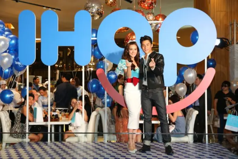 คู่รักดาราเบอร์แรงที่แจกความหวานให้ติ่งได...