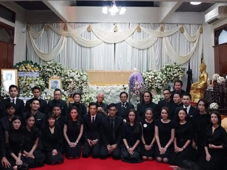 ไม่เคยปรากฏ เมื่อนักแสดงทุกรุ่น บุคคลสำคั...