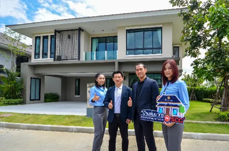 นายกิตติพล ปราโมช ณ อยุธยา (ที่ 2 จากขวา)...