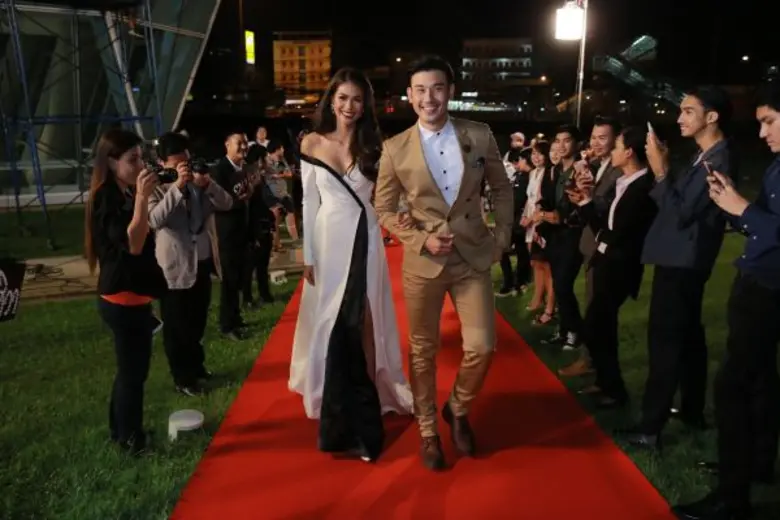 'เก้า-แนท-ดาว’ รวมตัวเดินพรมแดงสุดหรู!! ปิดฉากมายา!! 'ละครคน’