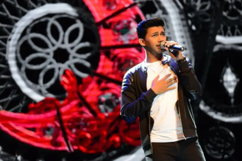 ครั้งแรก “ธีร์ ไชยเดช” ปะทะ “เล็ก กรีซซี่ คาเฟ่” สนั่นเวที!!! ชวน “คิ้ม-พีธ-นุ๊ก” แจมเพลงรักบนคอนเสิร์ต “GSB 2 TONE CONCERT”