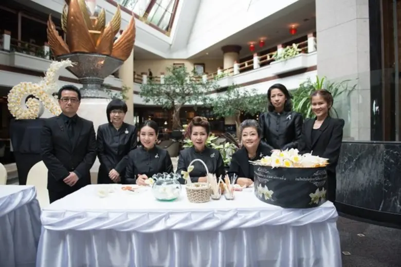 โรงแรมพูลแมน ขอนแก่น ราชา ออคิด ขอเรียนเชิญท่านร่วมกิจกรรม 'ร่วมใจประดิษฐ์ดอกไม้จันทน์ ถวายในหลวงรัชกาลที่ ๙'