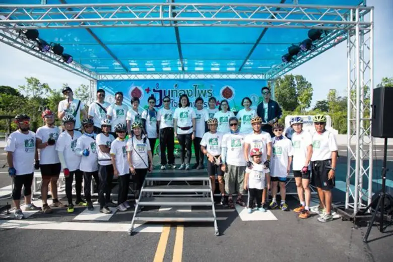 นางสาวดาวน้อย สุทธินิภาพันธ์ พร้อมด้วยคณะ...