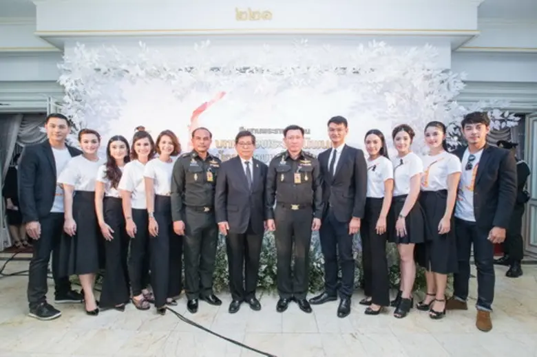 พลเอกเทพพงศ์ ทิพยจันทร์(ที่หกจากขวา) ผู้ช...