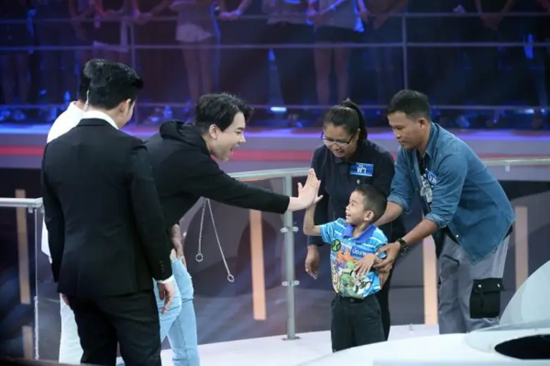 ทีวีไกด์: รายการ “The Money Drop Thailand” “เอ - วราวุธ” อัพเวอร์ชั่นความสนุกผูกงานบุญ!! ดึง “นุ้ย - บุ๊กโกะ”  ฟิตพลังสมอง! ประเดิมเกมเทปพิเศษ ใน “The  Money Drop ไทยแลนด์...เพื่อนช่วยเพื่อน”