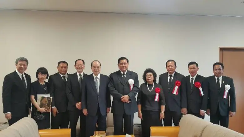 พลเอกธนะศักดิ์ ปฏิมาประกร รองนายกรัฐมนตรี เดินทางไปเป็นประธานเปิดนิทรรศการเพื่อเฉลิมฉลองความสัมพันธ์ทางการทูต ๑๓๐ ปี ไทย-ญี่ปุ่น