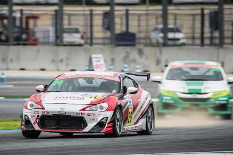 สมศักดิ์ศรีแชมป์เก่า “โตโยต้า ทีมไทยแลนด์” ผงาดขึ้นโพเดียม คว้าชัยอย่างยิ่งใหญ่ที่ 1 ในรุ่นและโอเวอร์ออลทั้ง 2 เรซแรก ในศึกมาราธอน “RAAT Thailand Endurance Championship International 2017”