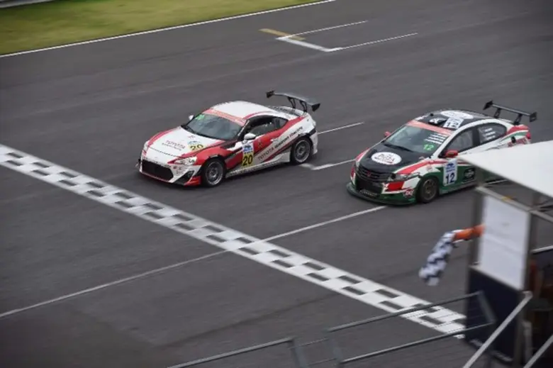 สมศักดิ์ศรีแชมป์เก่า “โตโยต้า ทีมไทยแลนด์” ผงาดขึ้นโพเดียม คว้าชัยอย่างยิ่งใหญ่ที่ 1 ในรุ่นและโอเวอร์ออลทั้ง 2 เรซแรก ในศึกมาราธอน “RAAT Thailand Endurance Championship International 2017”