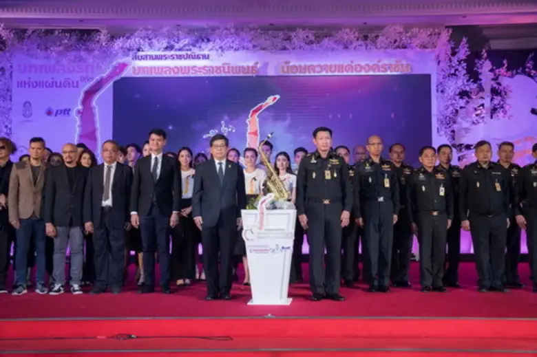 กองทัพบก ร่วมกับ บริษัท ปตท จำกัด(มหาชน) จัดโครงการ “บทเพลงรักแห่งแผ่นดิน” ปีที่ 7