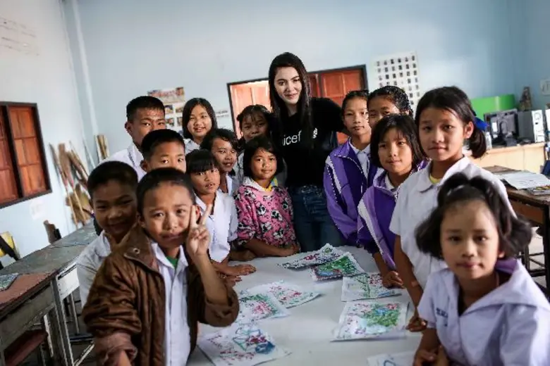 "ใหม่-ดาวิกา" เป็นกระบอกเสียงให้เด็กๆ ในประเทศไทยทุกคนได้เรียนหนังสือ