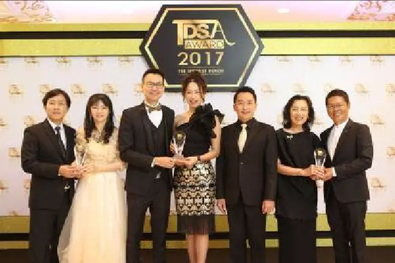 นายกิจธวัช ฤทธีราวี (ที่ 5 จากซ้าย) กรรมก...