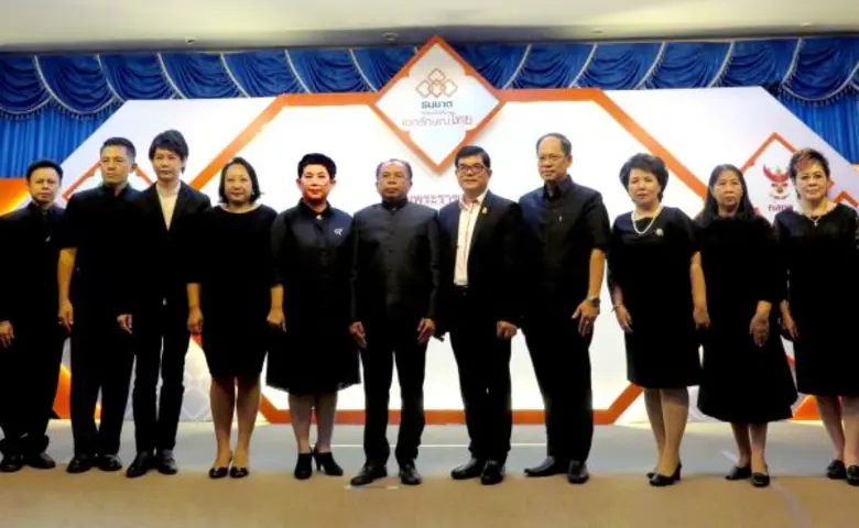 นายเกรียงไกร ภูริวิทย์วัฒนา (กลาง) ผู้ช่ว...