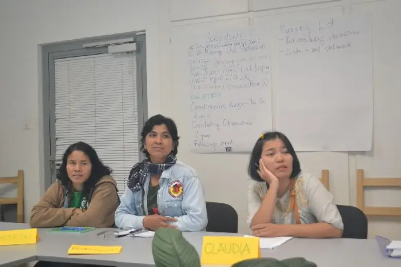 ตัวแทนเครือข่ายสตรีจากภาคประชาสังคมร่วมกั...