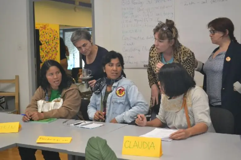 ตัวแทนเครือข่ายสตรีจากภาคประชาสังคมร่วมกันอ่านแถลงการณ์รายงานสถานการณ์ของผู้หญิงในประเทศไทยต่อคณะกรรมการอนุสัญญาว่าด้วยการขจัดการเลือกปฏิบัติต่อสตรีในทุกรูปแบบ CEDAW