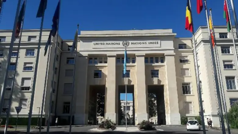 ตัวแทนเครือข่ายสตรีจากภาคประชาสังคมร่วมกันอ่านแถลงการณ์รายงานสถานการณ์ของผู้หญิงในประเทศไทยต่อคณะกรรมการอนุสัญญาว่าด้วยการขจัดการเลือกปฏิบัติต่อสตรีในทุกรูปแบบ CEDAW