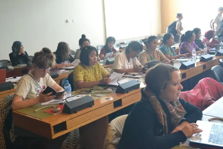 ตัวแทนเครือข่ายสตรีจากภาคประชาสังคมร่วมกันอ่านแถลงการณ์รายงานสถานการณ์ของผู้หญิงในประเทศไทยต่อคณะกรรมการอนุสัญญาว่าด้วยการขจัดการเลือกปฏิบัติต่อสตรีในทุกรูปแบบ CEDAW