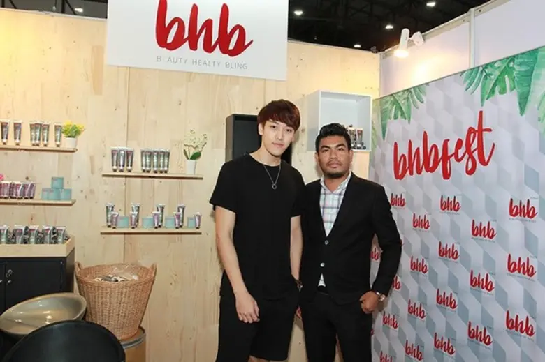 นายณฐกันต์ คงประดิษฐ์ (ด้านขวา) กรรมการผู...