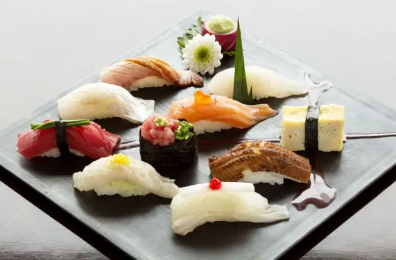 ณ ห้องอาหาร อูทาเกะ โรงแรมพลาซ่า แอทธินี ...