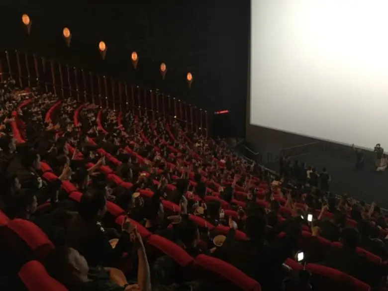 Movie Guide: ผู้พันเบิร์ด นำทีมเหล่าหทารบุกพารากอนร่วมชมภาพยนตร์ Dunkirk - ดันเคิร์ก