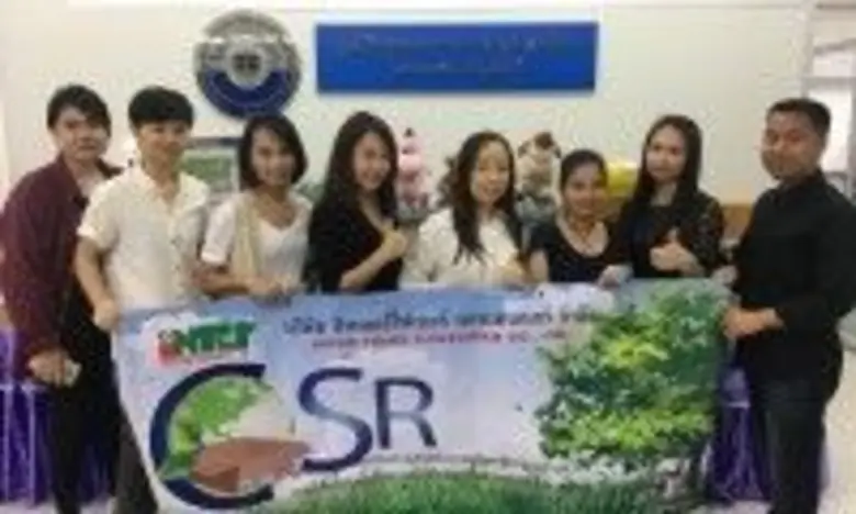 ตัวแทนจากทีม CSRได้มอบปฏิทินเพื่อใช้เป็นส...