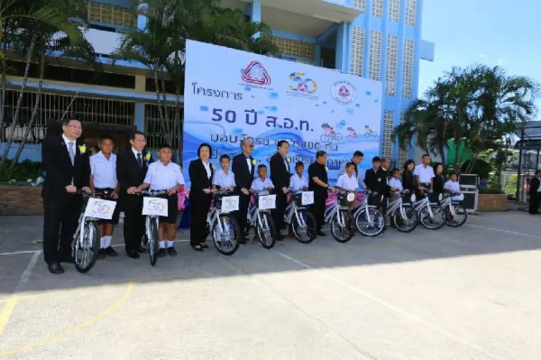ส.อ.ท. ภาคกลางนำร่อง ยกระดับการเรียนการสอนรูปแบบสื่อดิจิทัล เลือก จ.นนทบุรี ประเดิม พร้อมส่งมอบจักรยาน 120 คัน ภายใต้โครงการ 50 ปี ส.อ.ท. แก่โรงเรียนขาดแคลนในพื้นที่